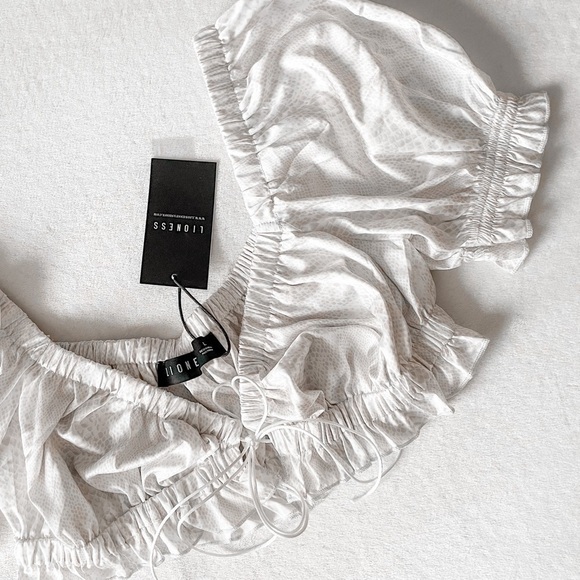 Lioness Blouse - Picture 2 of 16